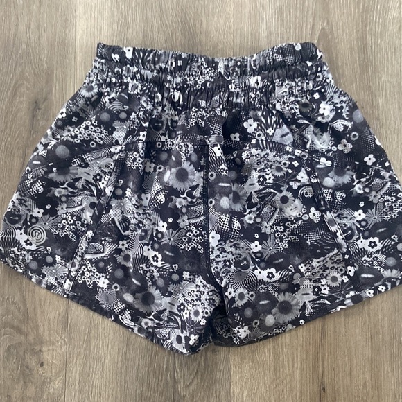 Lululemon Tracker Short V Seawheeze - Picture 4 of 8